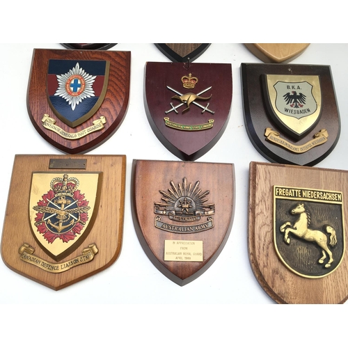 2330 - 9 x plaques from the Tower of London Yeoman Warders.
Provided with letter of Authenticity.