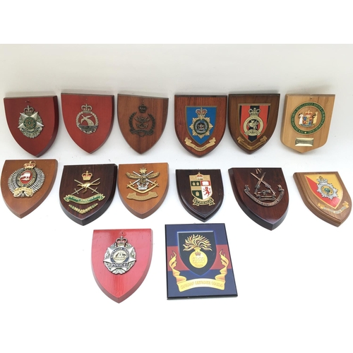 2332 - 14 x plaques from the Tower of London Yeoman Warders.
Provided with letter of Authenticity.