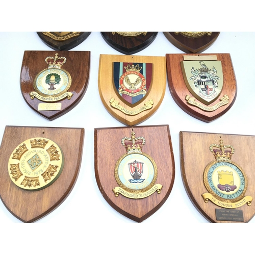 2333 - 9 x plaques from the Tower of London Yeoman Warders.
Provided with letter of Authenticity.