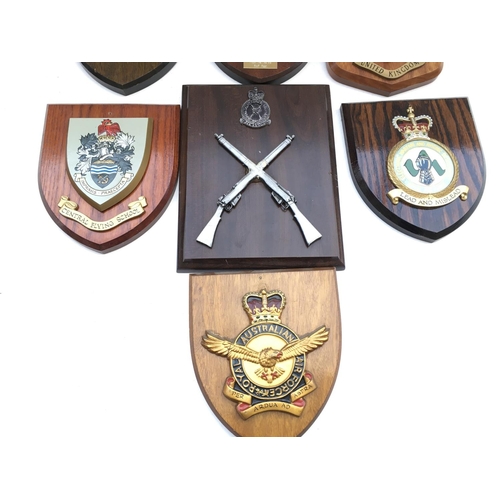 2334 - 10 x plaques from the Tower of London Yeoman Warders.
Provided with letter of Authenticity.