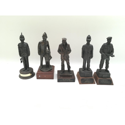 2336 - 5 x resin figures from the Tower of London Yeoman Warders.
Provided with letter of Authenticity.