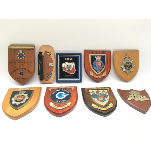 2343 - 9 x plaques presented to Tower of London Yeoman Warders.
Provided with letter of Authenticity.