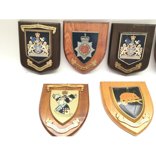 2344 - 8 x plaques presented to Tower of London Yeoman Warders.
Provided with letter of Authenticity.