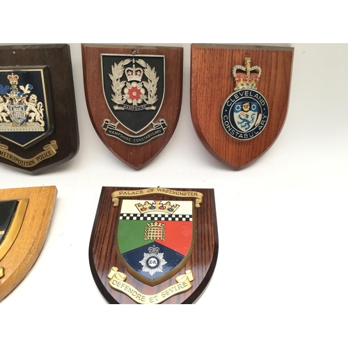 2344 - 8 x plaques presented to Tower of London Yeoman Warders.
Provided with letter of Authenticity.