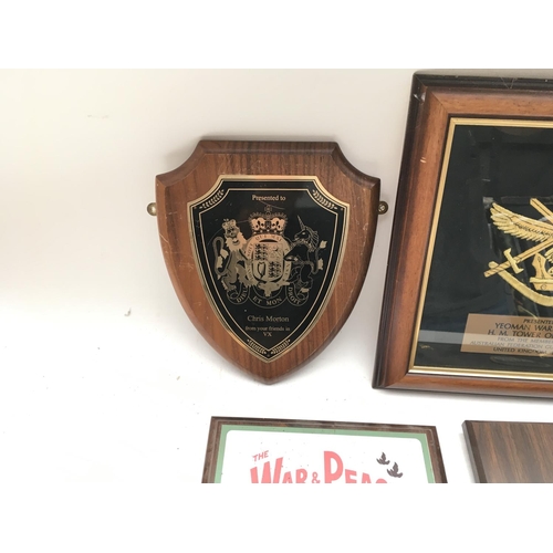 2352 - 6 x plaques presented to Tower of London Yeoman Warders.
Provided with letter of Authenticity.