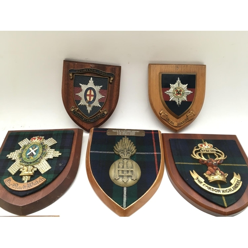 2355 - 8 x plaques presented to Tower of London Yeoman Warders.
Provided with letter of Authenticity.