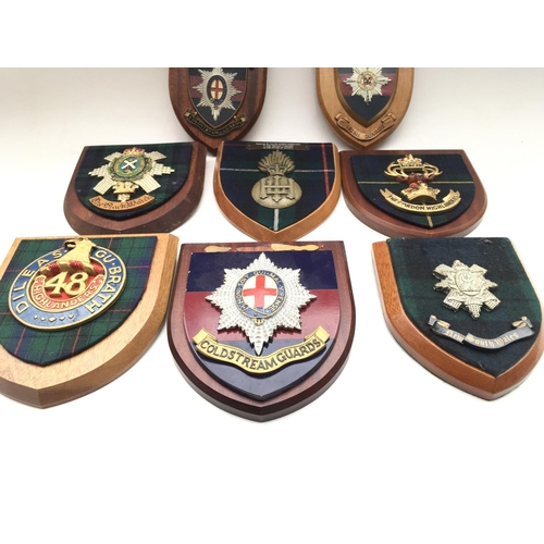 2355 - 8 x plaques presented to Tower of London Yeoman Warders.
Provided with letter of Authenticity.