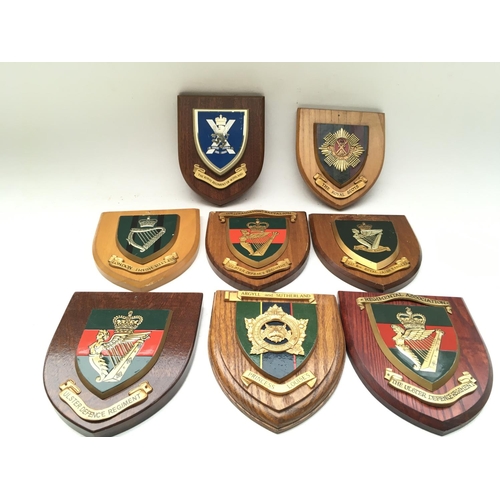 2357 - 8 x plaques presented to Tower of London Yeoman Warders.
Provided with letter of Authenticity.