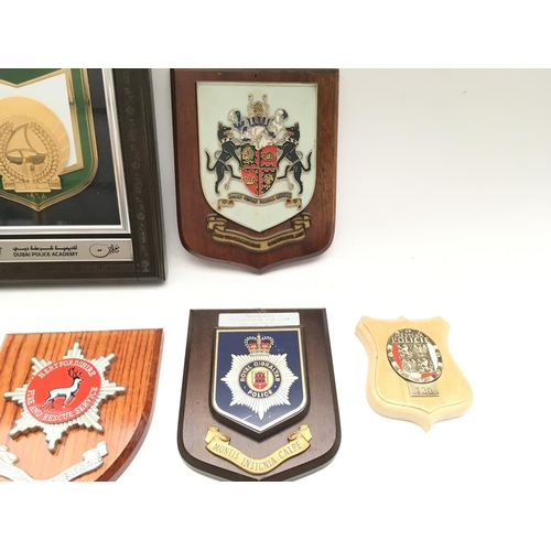 2359 - 8 x plaques presented to Tower of London Yeoman Warders.
Provided with letter of Authenticity.