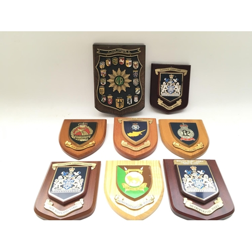 2361 - 8 x plaques presented to Tower of London Yeoman Warders.
Provided with letter of Authenticity.