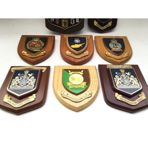 2361 - 8 x plaques presented to Tower of London Yeoman Warders.
Provided with letter of Authenticity.