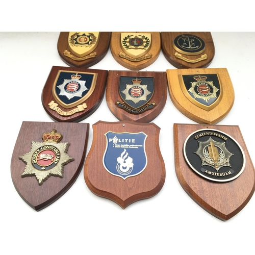 2362 - 9 x plaques presented to Tower of London Yeoman Warders.
Provided with letter of Authenticity.