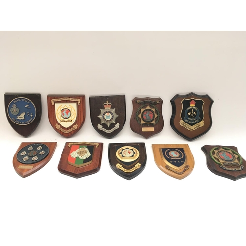 2363 - 10 x plaques presented to Tower of London Yeoman Warders.
Provided with letter of Authenticity.