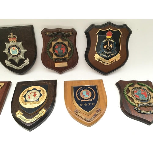 2363 - 10 x plaques presented to Tower of London Yeoman Warders.
Provided with letter of Authenticity.