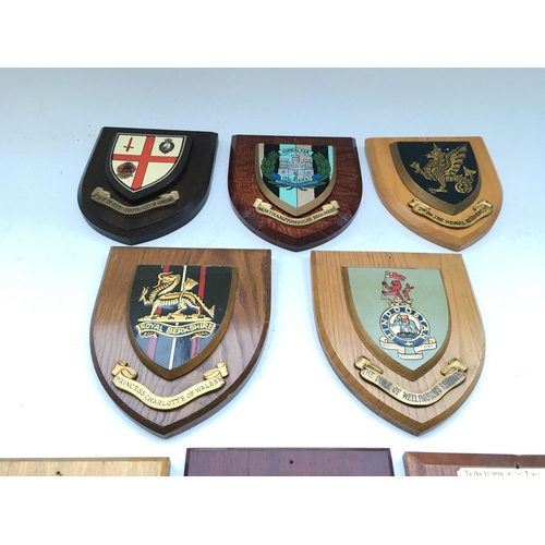 2367 - 8 x plaques given to the Tower of London Yeoman Warders.
Accompanied by letter of Authenticity.