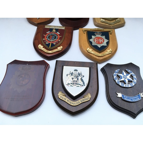 2370 - 8 x plaques given to the Tower of London Yeoman Warders.
Accompanied by letter of Authenticity.