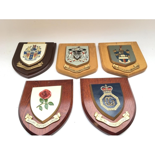 2391 - 8 x plaques presented to Tower of London Yeoman Warders.
Provided with letter of Authenticity.