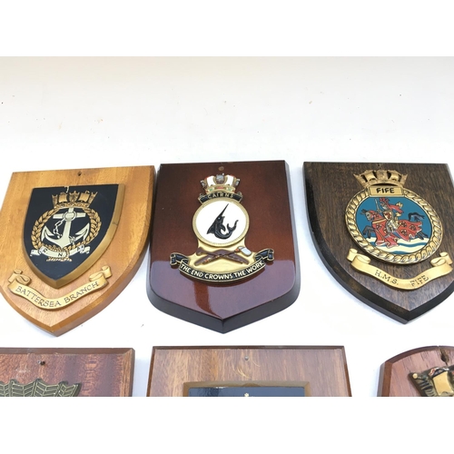 2414 - Navy plaques given to the Tower of London Yeoman Warders.
Accompanied by letter of Authenticity.