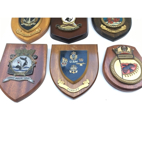 2414 - Navy plaques given to the Tower of London Yeoman Warders.
Accompanied by letter of Authenticity.