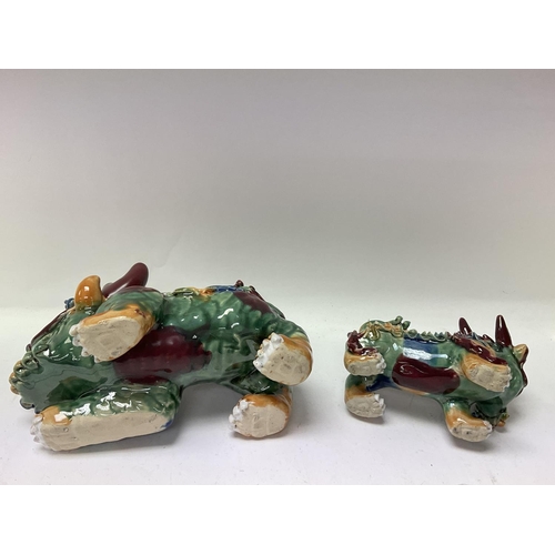 1136 - Two Chinese foo dragon dogs.