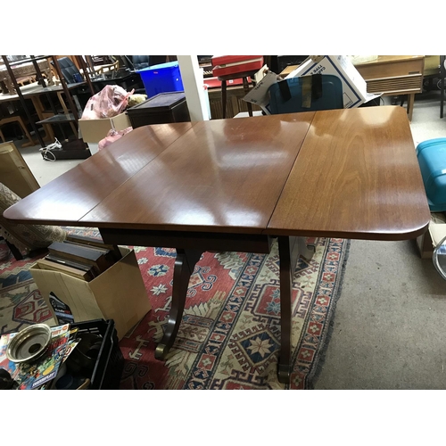 1210 - A George III style dining table with four chairs upholstered in black and white check. The approxima... 