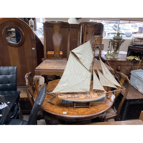 1213 - A walnut veneered dining table together with 4 Queen Anne style dining chairs - NO RESERVE