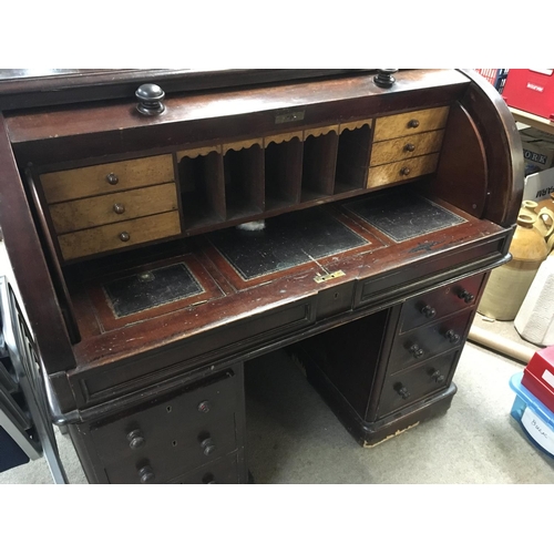 1252 - A Victorian mahogany cylinder bureau with a well fitted interior with satin birch drawers. Above fur... 