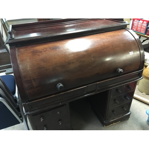 1252 - A Victorian mahogany cylinder bureau with a well fitted interior with satin birch drawers. Above fur... 