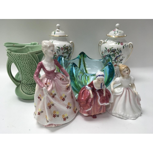 961 - A collection of ceramics including two Doulton figures and a pair of Aynsley vases together with a g... 