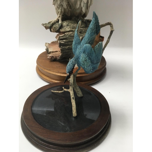 967 - A border fine arts kingfisher and an owl ornament.