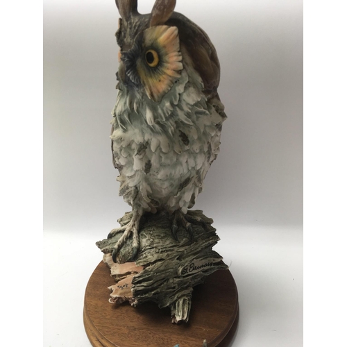 967 - A border fine arts kingfisher and an owl ornament.