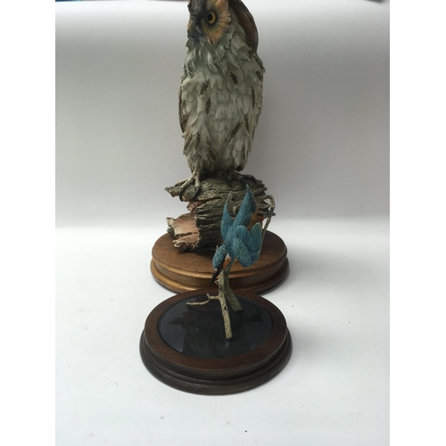 967 - A border fine arts kingfisher and an owl ornament.