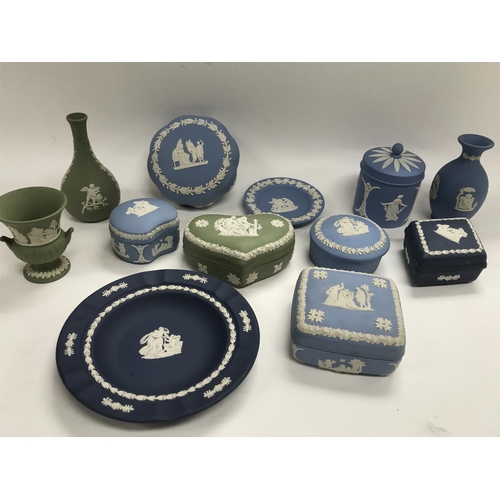 968 - Various items of Wedgwood.