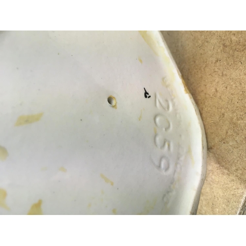 971 - A Beswick cocktail and two Russian porcelain giraffes .