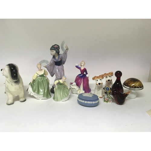 974 - A Lladro figure of a Japanese style girl holding fans Doulton figures a Doulton garden bird paperwei... 