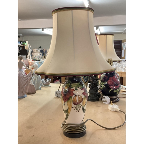 983 - A moorcroft Annalily lamp and shade.