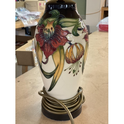983 - A moorcroft Annalily lamp and shade.