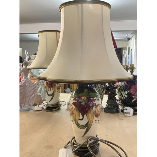 984 - A Moorcroft Anna Lily lamp and shade.
