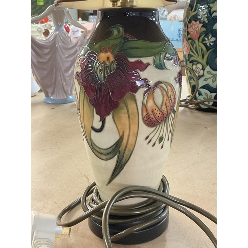 984 - A Moorcroft Anna Lily lamp and shade.