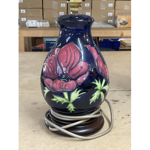 987 - A Moorcroft Anemone lamp.