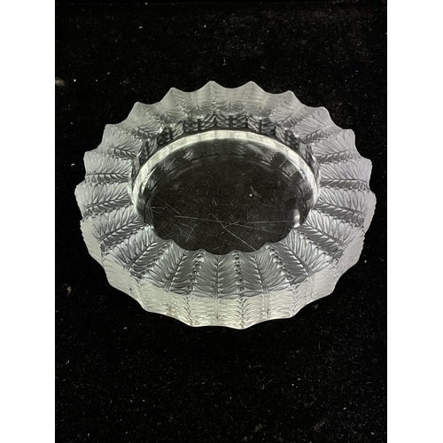 990 - A Lalique Jamaique pattern shallow glass dish, with frosted foliage to the rim. Signed on the base.