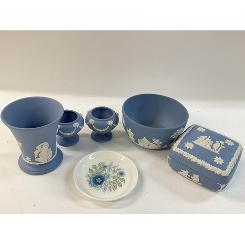 998 - A collection of Wedgwood ceramics.