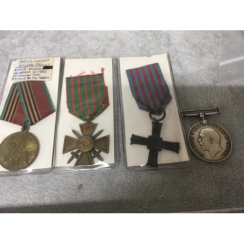 2046 - Four medals A l world war medal awarded to 108022 Pte A Wiles W.G.C A 1944 Monti Cassino cross 1914-... 