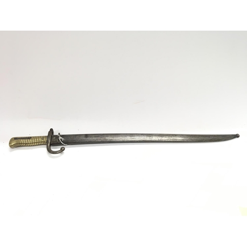 2062 - 1868 chassepot (M1866) yataghan Bayonet. Pristine blade. Scabbard functioning leaf spring release ca... 