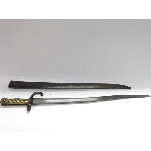 2062 - 1868 chassepot (M1866) yataghan Bayonet. Pristine blade. Scabbard functioning leaf spring release ca... 