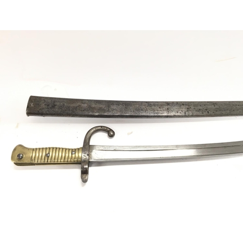 2062 - 1868 chassepot (M1866) yataghan Bayonet. Pristine blade. Scabbard functioning leaf spring release ca... 