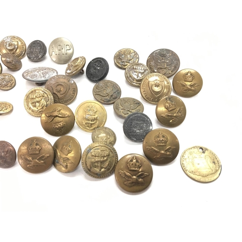 2079 - Collection of various military badges/buttons.