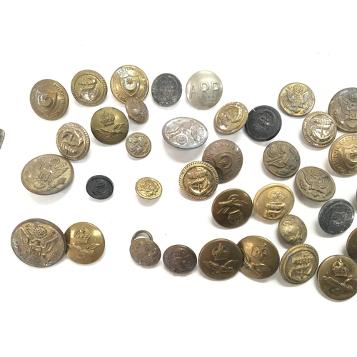 2079 - Collection of various military badges/buttons.