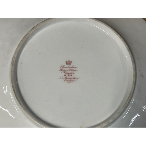 880 - A collection of early Chamberlains Worcester - NO RESERVE