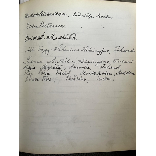 2042 - A very extensive collection of autographs compiled in the Robert Brownings Hall, visitors book. 1895... 